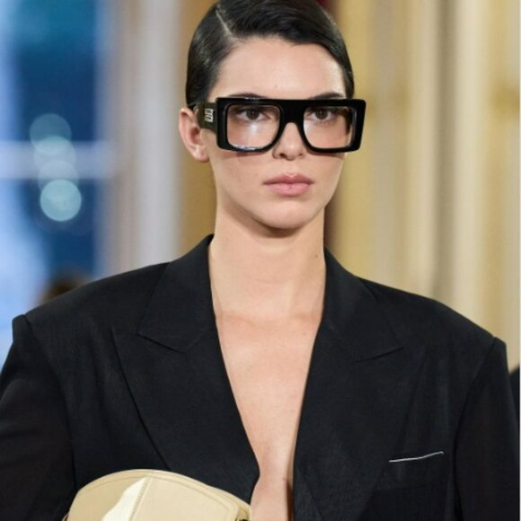 Victoria Beckham VB677S Eyeglasses – Black Square Frame | Model 1000 - Picture 11 of 11